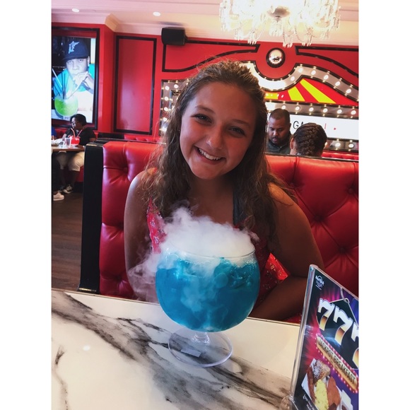 Meet your Posher, Olivia - Picture 7 of 7